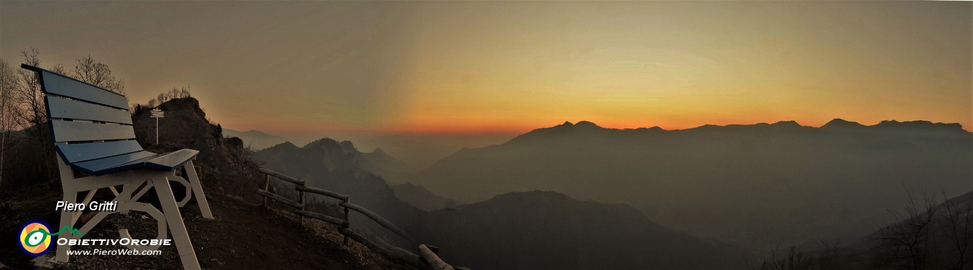 71 Tramonto alla Panchina Gigante (Big Bench 158) sul Monte Corno.jpg